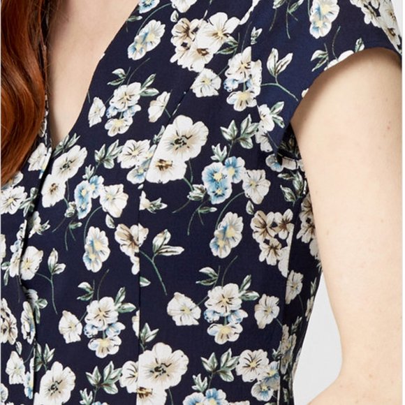 Le Chateau Floral Printed Crepe De Chine Tunic Dress - Picture 3 of 13